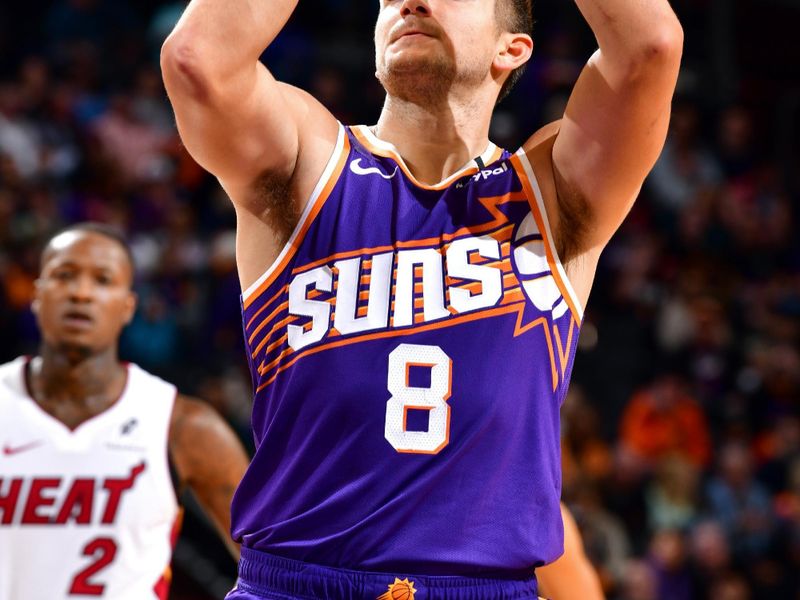 PHOENIX, AZ - NOVEMBER 6: Grayson Allen #8 of the Phoenix Suns shoots a free throw during the game against the Miami Heat on November 6, 2024 at Footprint Center in Phoenix, Arizona. NOTE TO USER: User expressly acknowledges and agrees that, by downloading and or using this photograph, user is consenting to the terms and conditions of the Getty Images License Agreement. Mandatory Copyright Notice: Copyright 2024 NBAE (Photo by Barry Gossage/NBAE via Getty Images)