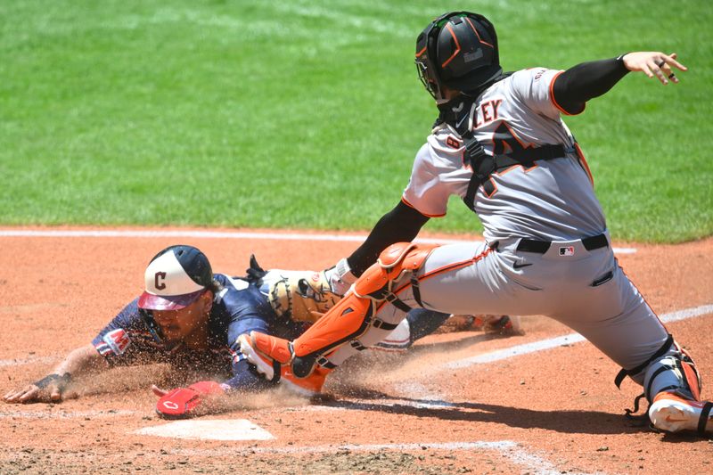 Guardians Edge Out Giants in a Nail-Biter at Progressive Field