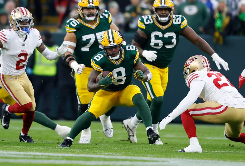 Green Bay Packers running back Josh Jacobs (8) runs against during a NFL football game against the San Francisco 49ers Sunday, Nov. 24, 2024, in Green Bay, Wis. (AP Photo/Jeffrey Phelps