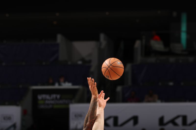 CHARLOTTE, NC - JANUARY 29: The New York Knicks and the Charlotte Hornets go up for the opening tip off on January 29, 2024 at Spectrum Center in Charlotte, North Carolina. NOTE TO USER: User expressly acknowledges and agrees that, by downloading and or using this photograph, User is consenting to the terms and conditions of the Getty Images License Agreement. Mandatory Copyright Notice: Copyright 2024 NBAE (Photo by Kent Smith/NBAE via Getty Images)