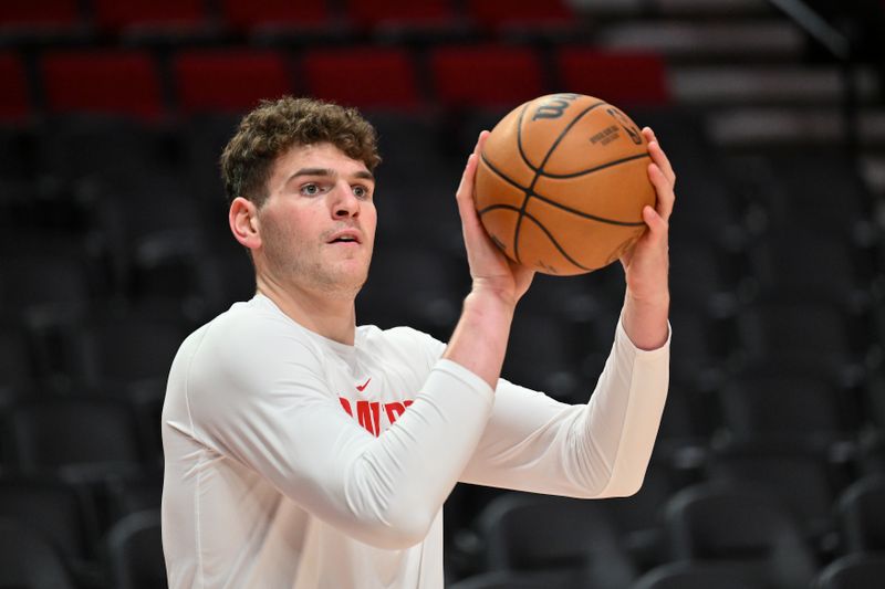 PORTLAND, OREGON - NOVEMBER 13: Donovan Clingan #23 of the Portland Trail Blazers warms up before the game against the Minnesota Timberwolves at Moda Center on November 13, 2024 in Portland, Oregon. NOTE TO USER: User expressly acknowledges and agrees that, by downloading and or using this photograph, User is consenting to the terms and conditions of the Getty Images License Agreement. (Photo by Alika Jenner/Getty Images)