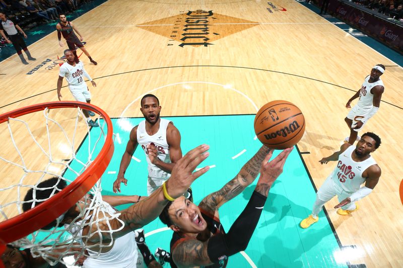 WASHINGTON, DC -? FEBRUARY 25: Kyle Kuzma #33 of the Washington Wizards drives to the basket during the game against the Cleveland Cavaliers on February 25, 2024 at Capital One Arena in Washington, DC. NOTE TO USER: User expressly acknowledges and agrees that, by downloading and or using this Photograph, user is consenting to the terms and conditions of the Getty Images License Agreement. Mandatory Copyright Notice: Copyright 2024 NBAE (Photo by Stephen Gosling/NBAE via Getty Images)