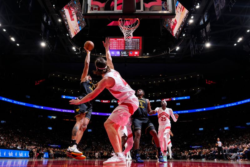 TORONTO, CANADA - JANUARY 13: Kyle Anderson #1 of the Golden State Warriors drives to the basket during the game against the Toronto Raptors on January 13, 2025 at the Scotiabank Arena in Toronto, Ontario, Canada.  NOTE TO USER: User expressly acknowledges and agrees that, by downloading and or using this Photograph, user is consenting to the terms and conditions of the Getty Images License Agreement.  Mandatory Copyright Notice: Copyright 2025 NBAE (Photo by Mark Blinch/NBAE via Getty Images)