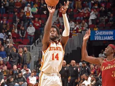 CLEVELAND, OH - NOVEMBER 28: AJ Griffin #14 of the Atlanta Hawks shoots the ball during the game against the Cleveland Cavaliers during the In-Season Tournament on November 28, 2023 at Rocket Mortgage FieldHouse in Cleveland, Ohio. NOTE TO USER: User expressly acknowledges and agrees that, by downloading and/or using this Photograph, user is consenting to the terms and conditions of the Getty Images License Agreement. Mandatory Copyright Notice: Copyright 2023 NBAE (Photo by David Liam Kyle/NBAE via Getty Images)