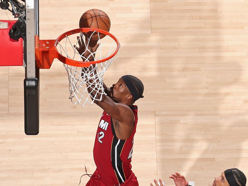 NEW YORK, NY - JANUARY 27: Jimmy Butler #22 of the Miami Heat drives to the basket during the game against the New York Knicks on January 27, 2024 at Madison Square Garden in New York City, New York.  NOTE TO USER: User expressly acknowledges and agrees that, by downloading and or using this photograph, User is consenting to the terms and conditions of the Getty Images License Agreement. Mandatory Copyright Notice: Copyright 2024 NBAE  (Photo by Nathaniel S. Butler/NBAE via Getty Images)