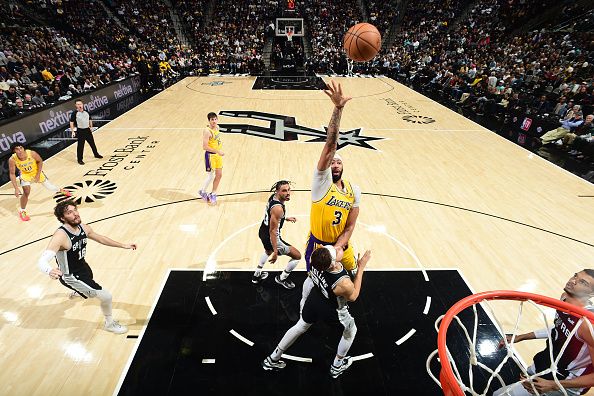 SAN ANTONIO, TX - DECEMBER 13:  Anthony Davis #3 of the Los Angeles Lakers shoots the ball during the game against the San Antonio Spurs on December 13, 2023 at the Frost Bank Center in San Antonio, Texas. NOTE TO USER: User expressly acknowledges and agrees that, by downloading and or using this photograph, user is consenting to the terms and conditions of the Getty Images License Agreement. Mandatory Copyright Notice: Copyright 2023 NBAE (Photos by Andrew D. Bernstein/NBAE via Getty Images)