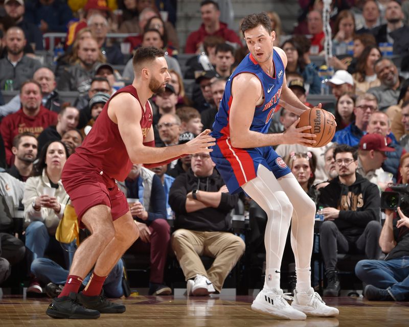 CLEVELAND, OH - JANUARY 31: Danilo Gallinari #12 of the Detroit Pistons looks to pass the ball during the game against the Cleveland Cavaliers on January 31, 2024 at Rocket Mortgage FieldHouse in Cleveland, Ohio. NOTE TO USER: User expressly acknowledges and agrees that, by downloading and/or using this Photograph, user is consenting to the terms and conditions of the Getty Images License Agreement. Mandatory Copyright Notice: Copyright 2024 NBAE (Photo by David Liam Kyle/NBAE via Getty Images)