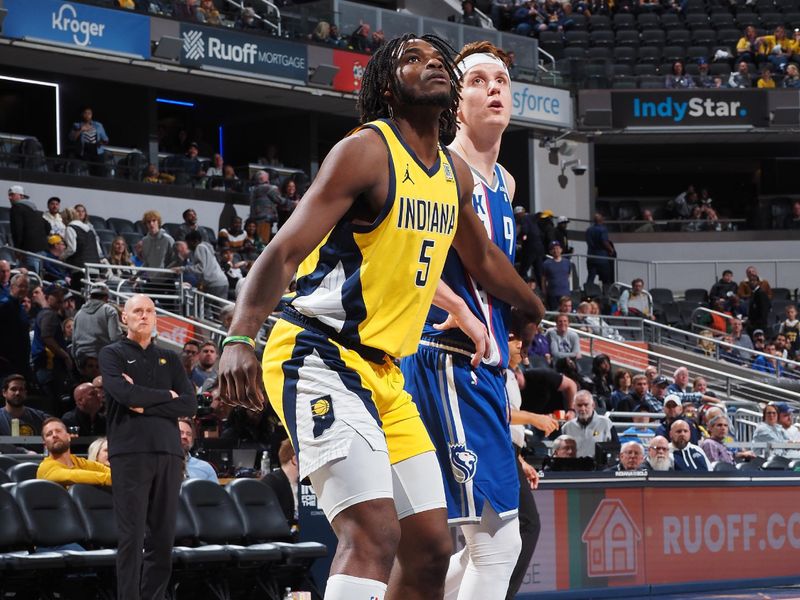 INDIANAPOLIS, IN - FEBRUARY 2: Jarace Walker #5 of the Indiana Pacers boxes out against Kevin Huerter #9 of the Sacramento Kings during the game on February 2, 2024 at Gainbridge Fieldhouse in Indianapolis, Indiana. NOTE TO USER: User expressly acknowledges and agrees that, by downloading and or using this Photograph, user is consenting to the terms and conditions of the Getty Images License Agreement. Mandatory Copyright Notice: Copyright 2024 NBAE (Photo by Ron Hoskins/NBAE via Getty Images)