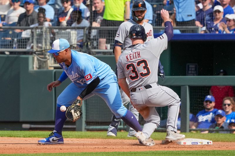 May 31, 2025; Kansas City, Missouri, USA; Kansas City Royals first baseman Salvador Perez (13) can’t make a tag as Detroit Tigers designated hitter Colt Keith (33) is safe at first after tagging and running in the seventh inning at Kauffman Stadium. Mandatory Credit: Denny Medley-Imagn Images