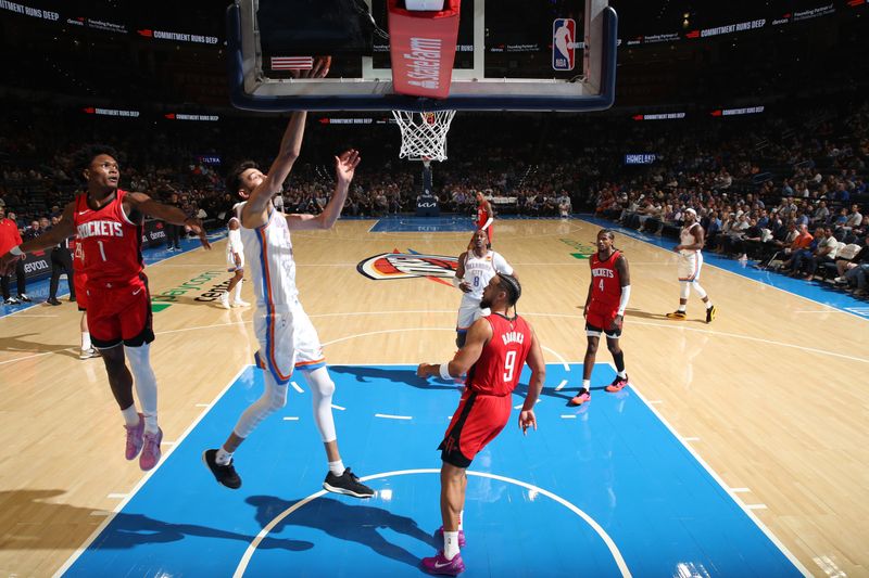 OKLAHOMA CITY, OK - OCTOBER 9: Chet Holmgren #7 of the Oklahoma City Thunder shoots the ball during the game against the Houston Rockets during a NBA pre season game on October 9, 2024 at Paycom Center in Oklahoma City, Oklahoma. NOTE TO USER: User expressly acknowledges and agrees that, by downloading and or using this photograph, User is consenting to the terms and conditions of the Getty Images License Agreement. Mandatory Copyright Notice: Copyright 2024 NBAE (Photo by Zach Beeker/NBAE via Getty Images)