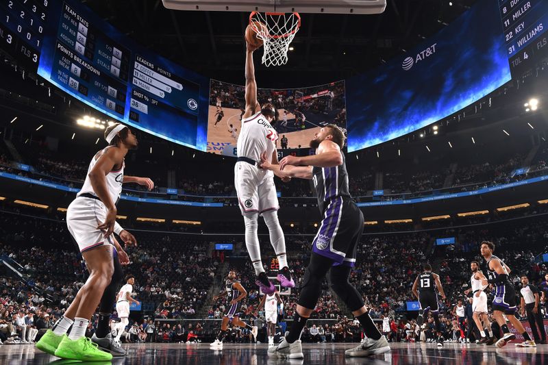 INGLEWOOD, CA - OCTOBER 17: Braxton Key #22 of the LA Clippers dunks the ball during the game against the Sacramento Kings of the LA Clippers on October 17, 2024 at Intuit Dome in Los Angeles, California. NOTE TO USER: User expressly acknowledges and agrees that, by downloading and/or using this Photograph, user is consenting to the terms and conditions of the Getty Images License Agreement. Mandatory Copyright Notice: Copyright 2024 NBAE (Photo by Juan Ocampo/NBAE via Getty Images)