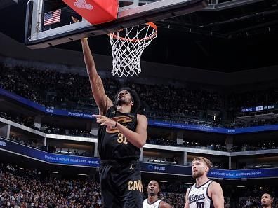 SACRAMENTO, CA - NOVEMBER 13: Jarrett Allen #31 of the Cleveland Cavaliers drives to the basket during the game against the Sacramento Kings on November 13, 2023 at Golden 1 Center in Sacramento, California. NOTE TO USER: User expressly acknowledges and agrees that, by downloading and or using this Photograph, user is consenting to the terms and conditions of the Getty Images License Agreement. Mandatory Copyright Notice: Copyright 2023 NBAE (Photo by Rocky Widner/NBAE via Getty Images)