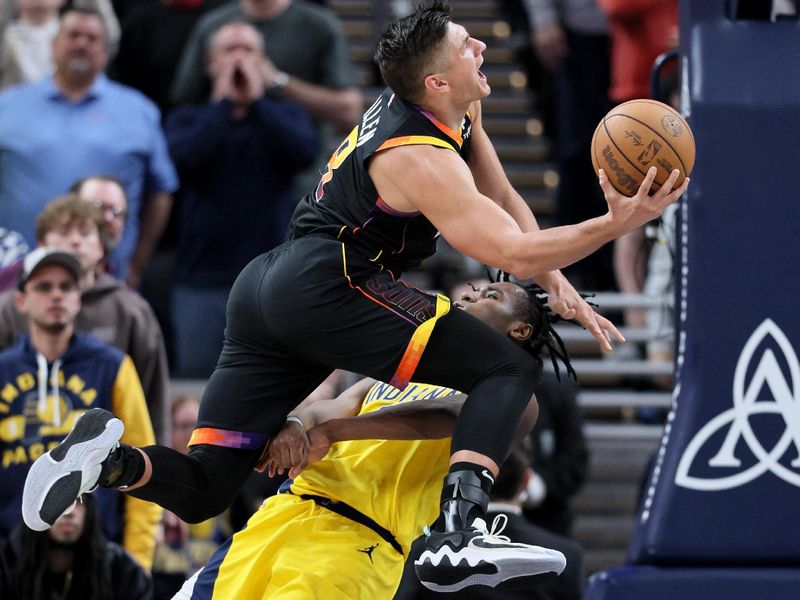 INDIANAPOLIS, INDIANA - JANUARY 26: Grayson Allen #8 of the Phoenix Suns shoots the ball while defended by Aaron Nesmith #23 of the Indiana Pacers during the second half of the Pacers 133-131 win at Gainbridge Fieldhouse on January 26, 2024 in Indianapolis, Indiana.    NOTE TO USER: User expressly acknowledges and agrees that, by downloading and or using this photograph, User is consenting to the terms and conditions of the Getty Images License Agreement.  (Photo by Andy Lyons/Getty Images)