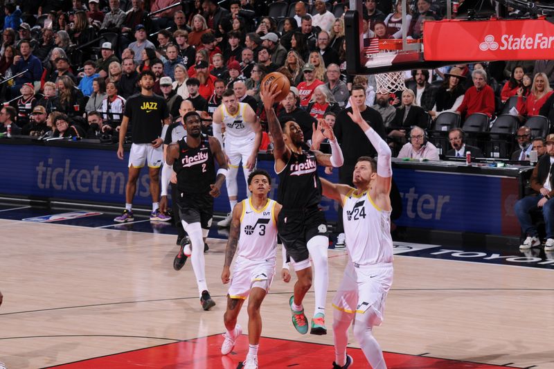 PORTLAND, OR - DECEMBER 6: Anfernee Simons #1 of the Portland Trail Blazers drives to the basket during the game against the Utah Jazz on December 6, 2024 at the Moda Center Arena in Portland, Oregon. NOTE TO USER: User expressly acknowledges and agrees that, by downloading and or using this photograph, user is consenting to the terms and conditions of the Getty Images License Agreement. Mandatory Copyright Notice: Copyright 2024 NBAE (Photo by Cameron Browne/NBAE via Getty Images)