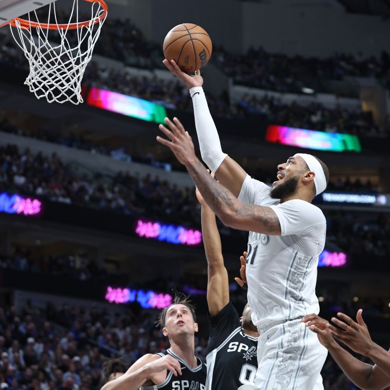 DALLAS, TX - NOVEMBER 16: Daniel Gafford #21 of the Dallas Mavericks drives to the basket during the game against the San Antonio Spurs on November 16, 2024 at American Airlines Center in Dallas, Texas. NOTE TO USER: User expressly acknowledges and agrees that, by downloading and or using this photograph, User is consenting to the terms and conditions of the Getty Images License Agreement. Mandatory Copyright Notice: Copyright 2024 NBAE (Photo by Tim Heitman/NBAE via Getty Images)