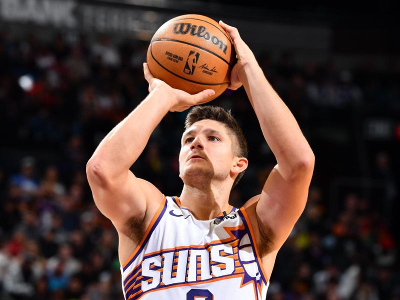 PHOENIX, AZ - NOVEMBER 4: Grayson Allen #8 of the Phoenix Suns shoots a free throw during the game against the Philadelphia 76ers on November 4, 2024 at Footprint Center in Phoenix, Arizona. NOTE TO USER: User expressly acknowledges and agrees that, by downloading and or using this photograph, user is consenting to the terms and conditions of the Getty Images License Agreement. Mandatory Copyright Notice: Copyright 2024 NBAE (Photo by Barry Gossage/NBAE via Getty Images)