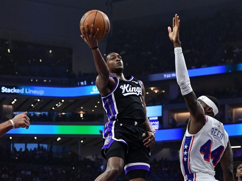 SACRAMENTO, CA - March 25:  De'Aaron Fox #5 of the Sacramento Kings drives to the basket during the game again the Philadelphia 76ers on March 25, 2024 at Golden 1 Center in Sacramento, California. NOTE TO USER: User expressly acknowledges and agrees that, by downloading and or using this Photograph, user is consenting to the terms and conditions of the Getty Images License Agreement. Mandatory Copyright Notice: Copyright 2024 NBAE (Photo by Juan Ocampo/NBAE via Getty Images)