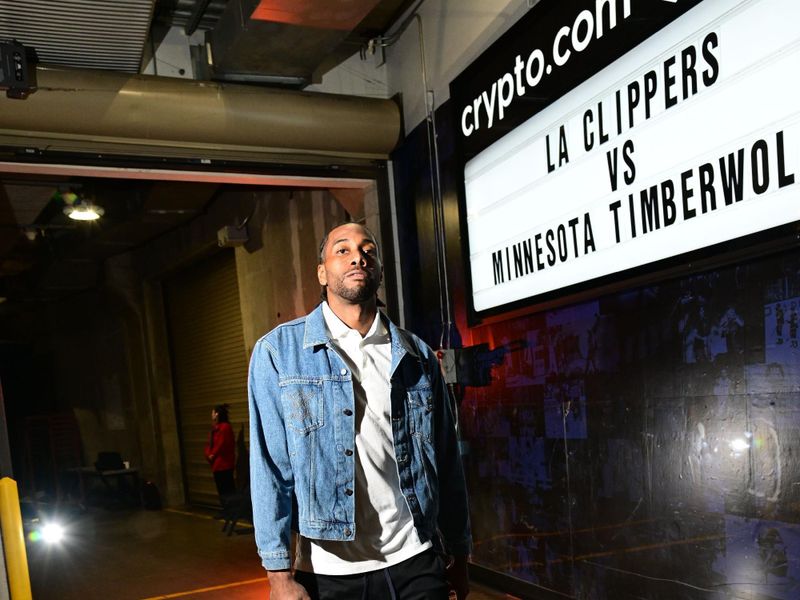 LOS ANGELES, CA - MARCH 12:  Kawhi Leonard #2 of the LA Clippers arrives to the arena before the game against the Minnesota Timberwolves on March 12, 2024 at Crypto.Com Arena in Los Angeles, California. NOTE TO USER: User expressly acknowledges and agrees that, by downloading and/or using this Photograph, user is consenting to the terms and conditions of the Getty Images License Agreement. Mandatory Copyright Notice: Copyright 2024 NBAE (Photo by Adam Pantozzi/NBAE via Getty Images)