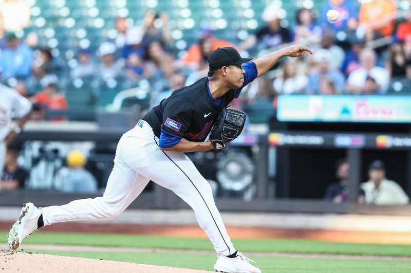 Jun 28, 2024; New York City, New York, USA;  New York Mets starting pitcher Jose Quintana (62) pitches in the first inning against the Houston Astros at Citi Field. Mandatory Credit: Wendell Cruz-USA TODAY Sports