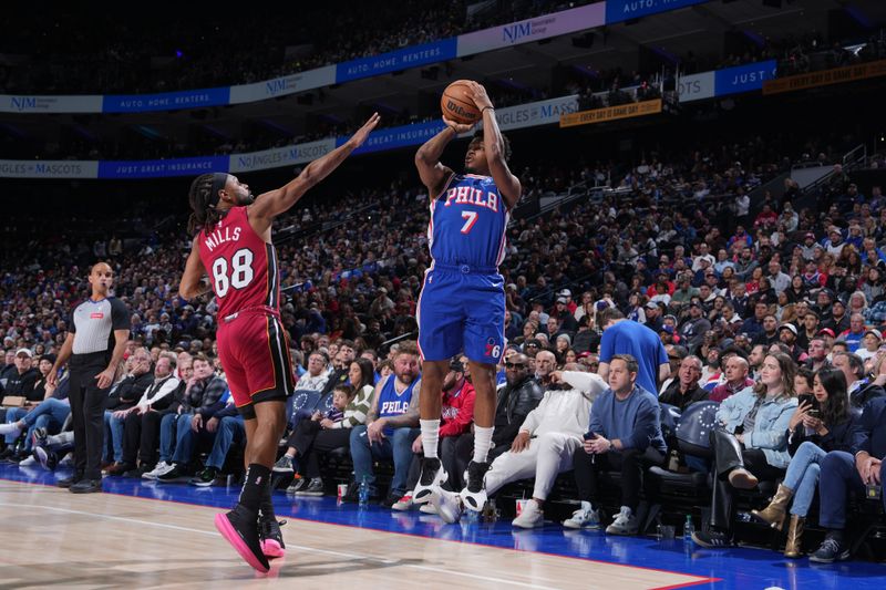 PHILADELPHIA, PA - MARCH 18: Kyle Lowry #7 of the Philadelphia 76ers shoots a three point basket during the game against the Miami Heat on March 18, 2024 at the Wells Fargo Center in Philadelphia, Pennsylvania NOTE TO USER: User expressly acknowledges and agrees that, by downloading and/or using this Photograph, user is consenting to the terms and conditions of the Getty Images License Agreement. Mandatory Copyright Notice: Copyright 2024 NBAE (Photo by Jesse D. Garrabrant/NBAE via Getty Images)