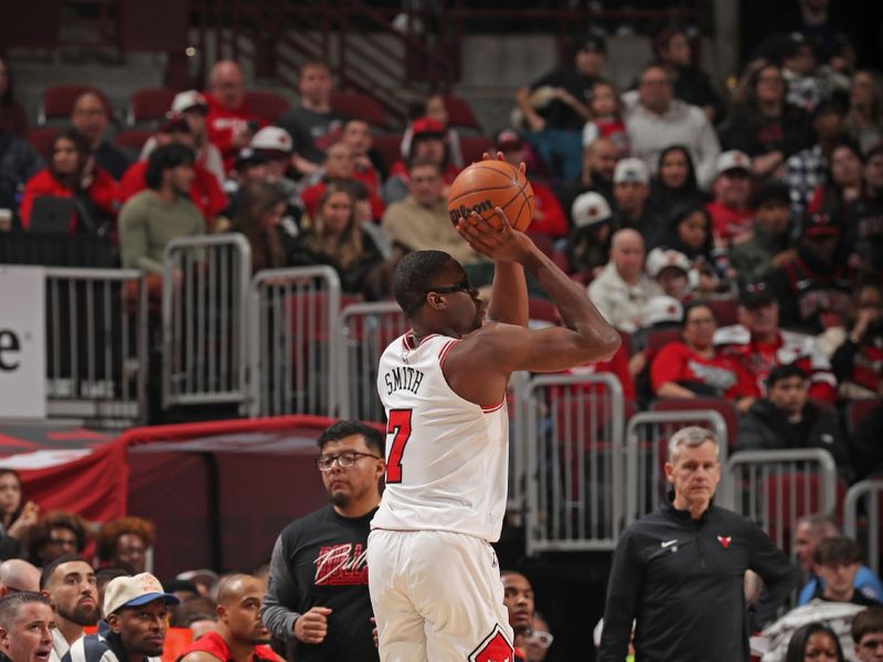 CHICAGO, IL - JANUARY 10: Jalen Smith #7 of the Chicago Bulls shoots the ball during the game against the Washington Wizards on January 10, 2025 at United Center in Chicago, Illinois. NOTE TO USER: User expressly acknowledges and agrees that, by downloading and or using this photograph, User is consenting to the terms and conditions of the Getty Images License Agreement. Mandatory Copyright Notice: Copyright 2024 NBAE (Photo by Gary Dineen/NBAE via Getty Images)