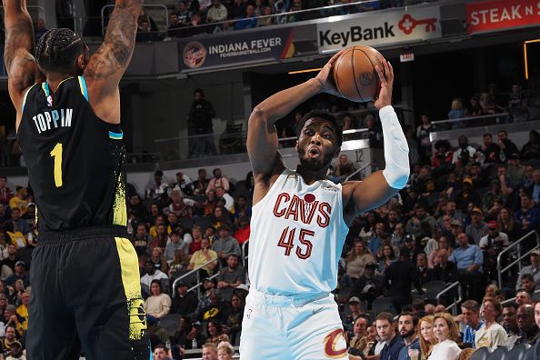 INDIANAPOLIS, IN - NOVEMBER 3: Donovan Mitchell #45 of the Cleveland Cavaliers looks to pass the ball during the game against the Indiana Pacers during the In-Season Tournament on November 3, 2023 at Gainbridge Fieldhouse in Indianapolis, Indiana. NOTE TO USER: User expressly acknowledges and agrees that, by downloading and or using this Photograph, user is consenting to the terms and conditions of the Getty Images License Agreement. Mandatory Copyright Notice: Copyright 2023 NBAE (Photo by Ron Hoskins/NBAE via Getty Images)