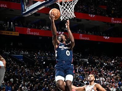 PHILADELPHIA, PA - NOVMEBER 4: Tyrese Maxey #0 of the Philadelphia 76ers drives to the basket during the game against the Phoenix Suns on November 4, 2023 at the Wells Fargo Center in Philadelphia, Pennsylvania NOTE TO USER: User expressly acknowledges and agrees that, by downloading and/or using this Photograph, user is consenting to the terms and conditions of the Getty Images License Agreement. Mandatory Copyright Notice: Copyright 2023 NBAE (Photo by David Dow/NBAE via Getty Images)