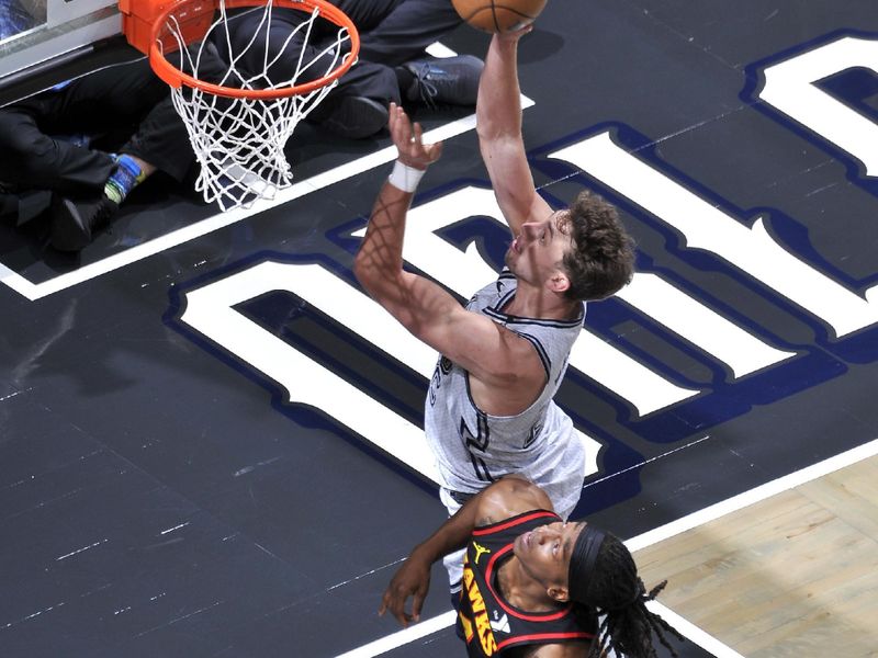 ORLANDO, FL - FEBRUARY 10: Franz Wagner #22 of the Orlando Magic drives to the basket during the game against the Atlanta Hawks on February 10, 2025 at Kia Center in Orlando, Florida. NOTE TO USER: User expressly acknowledges and agrees that, by downloading and or using this photograph, User is consenting to the terms and conditions of the Getty Images License Agreement. Mandatory Copyright Notice: Copyright 2025 NBAE (Photo by Fernando Medina/NBAE via Getty Images)