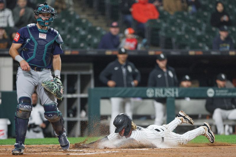 May 20, 2025; Chicago, Illinois, USA; Chicago White Sox shortstop Chase Meidroth (10) scores against the Seattle Mariners during the third inning at Rate Field. Mandatory Credit: Kamil Krzaczynski-Imagn Images