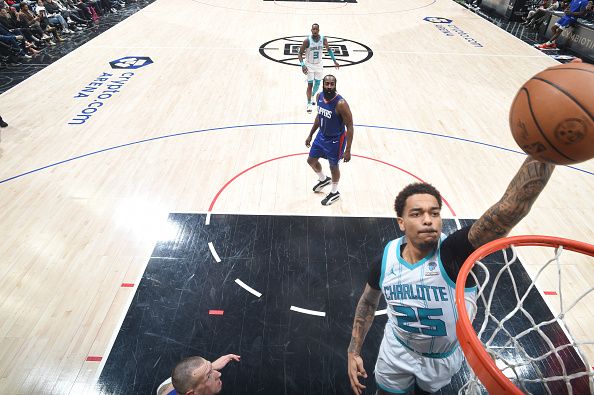 LOS ANGELES, CA - DECEMBER 26:  P.J. Washington #25 of the Charlotte Hornets goes to the basket during the game on December 26, 2023 at Crypto.Com Arena in Los Angeles, California. NOTE TO USER: User expressly acknowledges and agrees that, by downloading and/or using this Photograph, user is consenting to the terms and conditions of the Getty Images License Agreement. Mandatory Copyright Notice: Copyright 2023 NBAE (Photo by Juan Ocampo/NBAE via Getty Images)