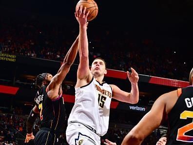 PHOENIX, AZ - DECEMBER 1: Nikola Jokic #15 of the Denver Nuggets drives to the basket during the game against the Phoenix Suns on December 1, 2023 at Footprint Center in Phoenix, Arizona. NOTE TO USER: User expressly acknowledges and agrees that, by downloading and or using this photograph, user is consenting to the terms and conditions of the Getty Images License Agreement. Mandatory Copyright Notice: Copyright 2023 NBAE (Photo by Barry Gossage/NBAE via Getty Images)