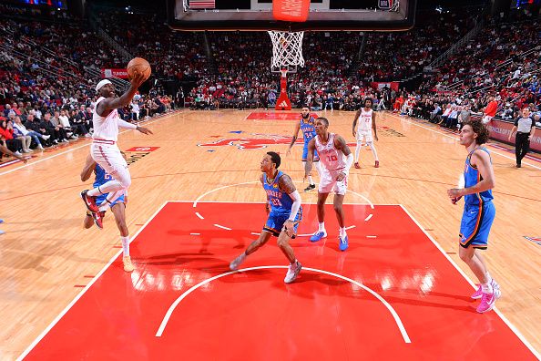 HOUSTON, TX - DECEMBER 6:   Aaron Holiday #0 of the Houston Rockets drives to the basket during the game against the Oklahoma City Thunder on December 6, 2023 at the Toyota Center in Houston, Texas. NOTE TO USER: User expressly acknowledges and agrees that, by downloading and or using this photograph, User is consenting to the terms and conditions of the Getty Images License Agreement. Mandatory Copyright Notice: Copyright 2023 NBAE (Photo by Michael Gonzales/NBAE via Getty Images)