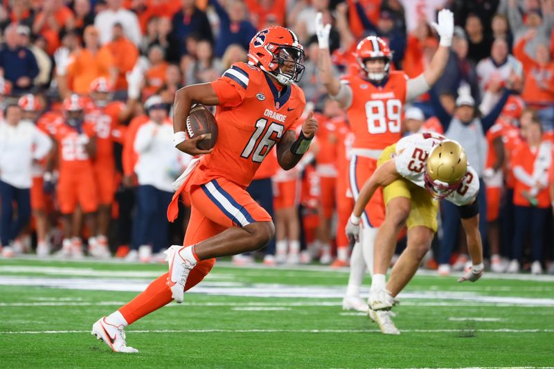 Nov 3, 2023; Syracuse, New York, USA; Syracuse Orange quarterback Carlos Del Rio-Wilson (16) runs for a touchdown against the Boston College Eagles during the first half at the JMA Wireless Dome. Mandatory Credit: Rich Barnes-USA TODAY Sports