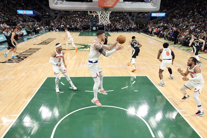 MILWAUKEE, WI - APRIL 7: Isaiah Hartenstein #55 of the New York Knicks grabs the rebound during the game against the Milwaukee Bucks on April 7, 2024 at the Fiserv Forum Center in Milwaukee, Wisconsin. NOTE TO USER: User expressly acknowledges and agrees that, by downloading and or using this Photograph, user is consenting to the terms and conditions of the Getty Images License Agreement. Mandatory Copyright Notice: Copyright 2024 NBAE (Photo by Jeff Haynes/NBAE via Getty Images).