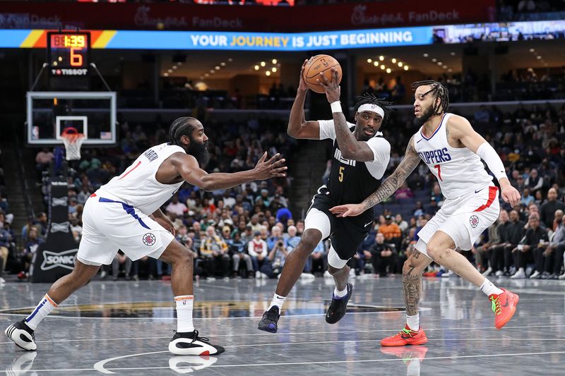 MEMPHIS, TENNESSEE - FEBRUARY 23: Vince Williams Jr. #5 of the Memphis Grizzlies drives to the basket between James Harden #1 of the LA Clippers and Amir Coffey #7 of the LA Clippers during the second half at FedExForum on February 23, 2024 in Memphis, Tennessee. NOTE TO USER: User expressly acknowledges and agrees that, by downloading and or using this photograph, User is consenting to the terms and conditions of the Getty Images License Agreement. (Photo by Justin Ford/Getty Images)