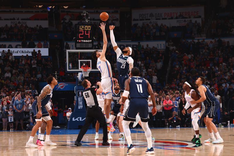 OKLAHOMA CITY, OK - MARCH 14: Chet Holmgren #7 of the Oklahoma City Thunder and Daniel Gafford #21 of the Dallas Mavericks go up for the tipoff during the game on March 13, 2024 at Paycom Arena in Oklahoma City, Oklahoma. NOTE TO USER: User expressly acknowledges and agrees that, by downloading and or using this photograph, User is consenting to the terms and conditions of the Getty Images License Agreement. Mandatory Copyright Notice: Copyright 2024 NBAE (Photo by Zach Beeker/NBAE via Getty Images)