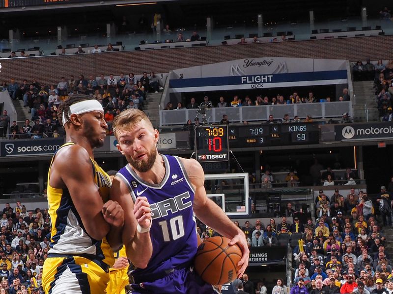 INDIANAPOLIS, IN - FEBUARY 3:  Domantas Sabonis #10 of the Sacramento Kings goes to the basket during the game on Febuary 3, 2023 at Gainbridge Fieldhouse in Indianapolis, Indiana. NOTE TO USER: User expressly acknowledges and agrees that, by downloading and or using this Photograph, user is consenting to the terms and conditions of the Getty Images License Agreement. Mandatory Copyright Notice: Copyright 2023 NBAE (Photo by Ron Hoskins/NBAE via Getty Images)