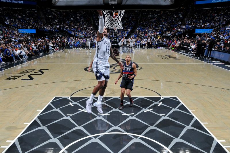 ORLANDO, FL - NOVEMBER 23: Gary Harris #14 of the Orlando Magic drives to the basket during the game against the Detroit Pistons on November 23, 2024 at Kia Center in Orlando, Florida. NOTE TO USER: User expressly acknowledges and agrees that, by downloading and or using this photograph, User is consenting to the terms and conditions of the Getty Images License Agreement. Mandatory Copyright Notice: Copyright 2024 NBAE (Photo by Fernando Medina/NBAE via Getty Images)