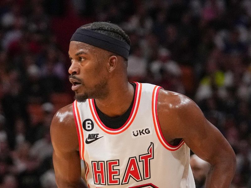 MIAMI, FL - JANUARY 27:  Jimmy Butler #22 of the Miami Heat drives to the basket during the game on January 27, 2023 at FTX Arena in Miami, Florida. NOTE TO USER: User expressly acknowledges and agrees that, by downloading and or using this Photograph, user is consenting to the terms and conditions of the Getty Images License Agreement. Mandatory Copyright Notice: Copyright 2023 NBAE (Photo by Eric Espada/NBAE via Getty Images)