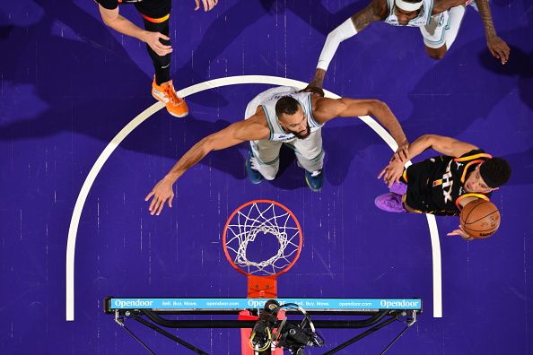 PHOENIX, AZ - NOVEMBER 15: Devin Booker #1 of the Phoenix Suns drives to the basket during the game against the Minnesota Timberwolves on November 15, 2023 at Footprint Center in Phoenix, Arizona. NOTE TO USER: User expressly acknowledges and agrees that, by downloading and or using this photograph, user is consenting to the terms and conditions of the Getty Images License Agreement. Mandatory Copyright Notice: Copyright 2023 NBAE (Photo by Barry Gossage/NBAE via Getty Images)