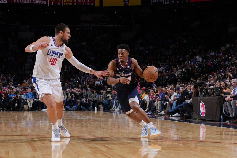 PHILADELPHIA, PA - MARCH 27: Kyle Lowry #7 of the Philadelphia 76ers dribbles the ball during the game against the LA Clippers on March 27, 2024 at the Wells Fargo Center in Philadelphia, Pennsylvania NOTE TO USER: User expressly acknowledges and agrees that, by downloading and/or using this Photograph, user is consenting to the terms and conditions of the Getty Images License Agreement. Mandatory Copyright Notice: Copyright 2024 NBAE (Photo by Jesse D. Garrabrant/NBAE via Getty Images)