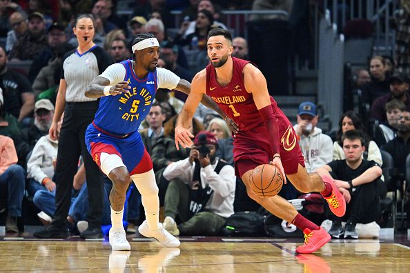 CLEVELAND, OHIO - NOVEMBER 19: Max Strus #1 of the Cleveland Cavaliers drives to the basket around Kentavious Caldwell-Pope #5 of the Denver Nuggets during the first quarter at Rocket Mortgage Fieldhouse on November 19, 2023 in Cleveland, Ohio. NOTE TO USER: User expressly acknowledges and agrees that, by downloading and or using this photograph, User is consenting to the terms and conditions of the Getty Images License Agreement. (Photo by Jason Miller/Getty Images)