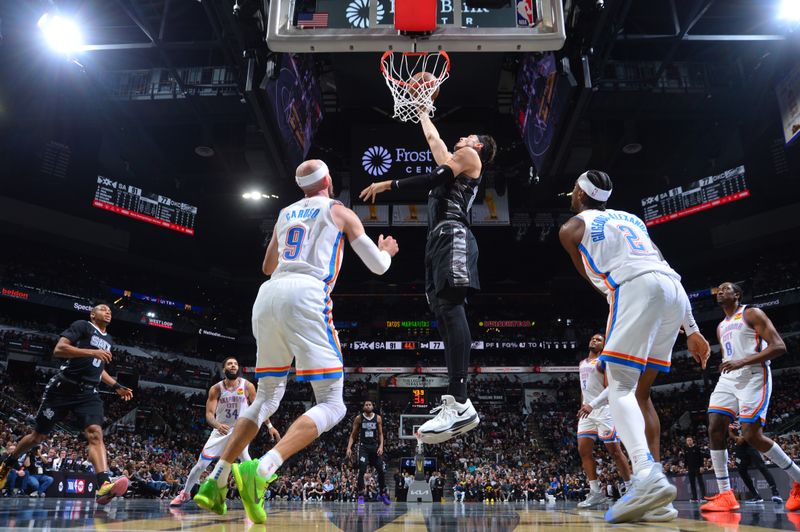 SAN ANTONIO, TX - NOVEMBER 19: Zach Collins #23 of the San Antonio Spurs drives to the basket during the game against the Oklahoma City Thunder during the Emirates NBA Cup game on November 19, 2024 at the Frost Bank Center in San Antonio, Texas. NOTE TO USER: User expressly acknowledges and agrees that, by downloading and or using this photograph, user is consenting to the terms and conditions of the Getty Images License Agreement. Mandatory Copyright Notice: Copyright 2024 NBAE (Photos by Michael Gonzales/NBAE via Getty Images)