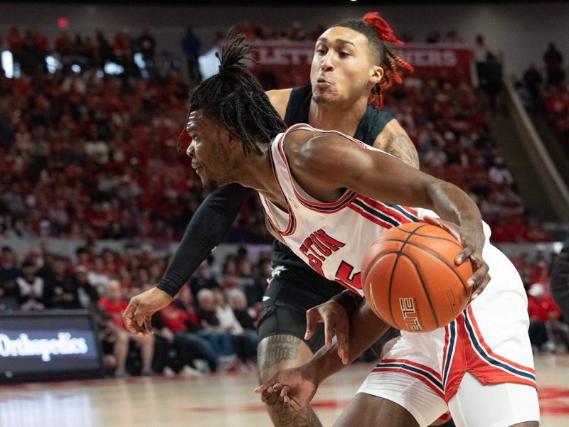 Jan 28, 2023; Houston, Texas, USA; Houston Cougars forward Jarace Walker (25) drives against Cincinnati Bearcats guard Jeremiah Davenport (24) in the first half at Fertitta Center. Mandatory Credit: Thomas Shea-USA TODAY Sports