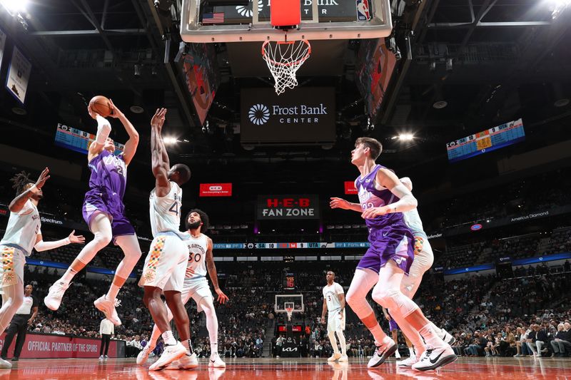 SAN ANTONIO, TX - NOVEMBER 21: Lauri Markkanen #23 of the Utah Jazz shoots the ball during the game against the San Antonio Spurs on November 21, 2024 at the Frost Bank Center in San Antonio, Texas. NOTE TO USER: User expressly acknowledges and agrees that, by downloading and or using this photograph, user is consenting to the terms and conditions of the Getty Images License Agreement. Mandatory Copyright Notice: Copyright 2024 NBAE (Photos by Nathaniel S. Butler/NBAE via Getty Images)