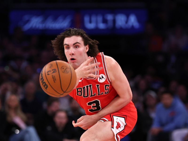 NEW YORK, NEW YORK - NOVEMBER 13: Josh Giddey #3 of the Chicago Bulls passes the ball against the New York Knicks during the third quarter at Madison Square Garden on November 13, 2024 in New York City. NOTE TO USER: User expressly acknowledges and agrees that, by downloading and or using this photograph, User is consenting to the terms and conditions of the Getty Images License Agreement. (Photo by Elsa/Getty Images)