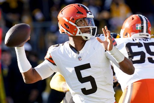 Cleveland Browns quarterback Jameis Winston (5) looks to throw during the first half of an NFL football game against the Pittsburgh Steelers Sunday, Dec. 8, 2024, in Pittsburgh. (AP Photo/Matt Freed)