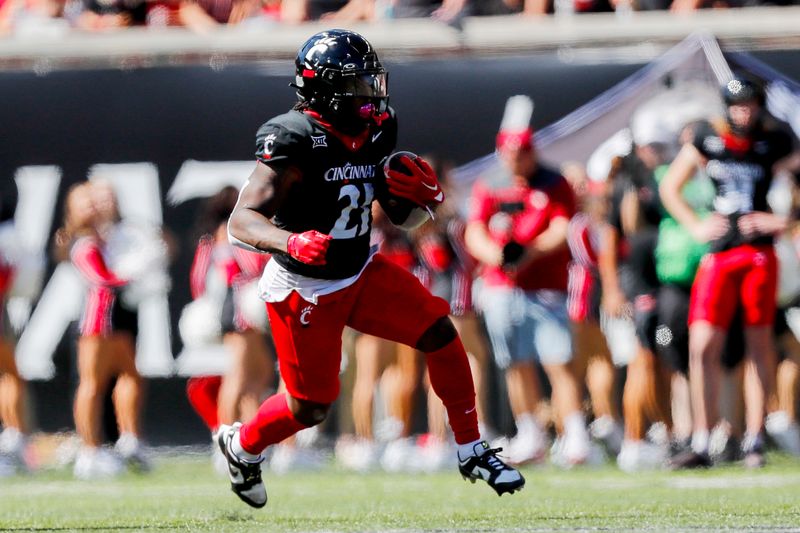 Sep 23, 2023; Cincinnati, Ohio, USA; Cincinnati Bearcats running back Corey Kiner (21) runs with the ball against the Oklahoma Sooners in the first half at Nippert Stadium. Mandatory Credit: Katie Stratman-USA TODAY Sports