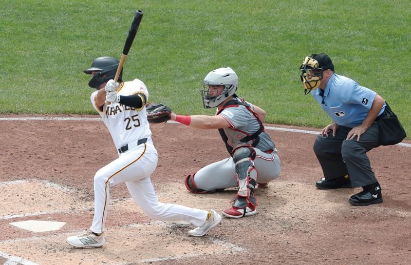 Aug 25, 2024; Pittsburgh, Pennsylvania, USA;  Pittsburgh Pirates second baseman Alika Williams (25) hits a single against  the Cincinnati Reds during the fifth inning at PNC Park. Mandatory Credit: Charles LeClaire-USA TODAY Sports