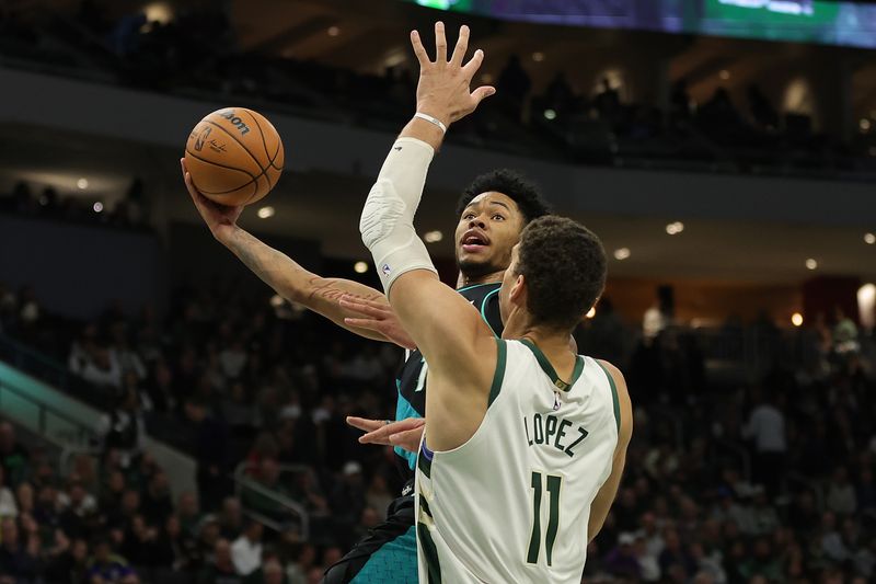 MILWAUKEE, WISCONSIN - NOVEMBER 21: Anfernee Simons #1 of the Portland Trail Blazers shoots over Brook Lopez #11 of the Milwaukee Bucks during the second half of a game at Fiserv Forum on November 21, 2022 in Milwaukee, Wisconsin. NOTE TO USER: User expressly acknowledges and agrees that, by downloading and or using this photograph, User is consenting to the terms and conditions of the Getty Images License Agreement. (Photo by Stacy Revere/Getty Images)